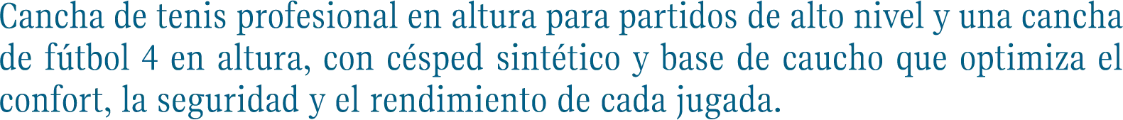 Cancha de tenis profesional en altura para partidos de alto nivel y una cancha de fútbol 4 en altura, con césped sintético y base de caucho que optimiza el confort, la seguridad y el rendimiento de cada jugada.